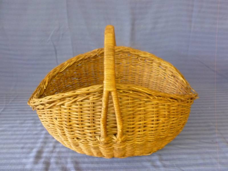 lot 64 image: Vintage Berry Basket