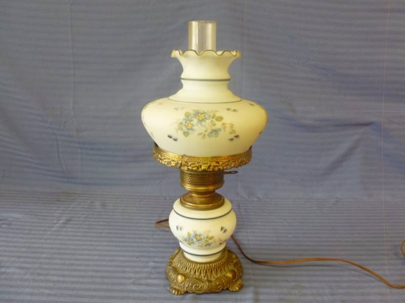 lot 79 image: Hurricane Type Lamp