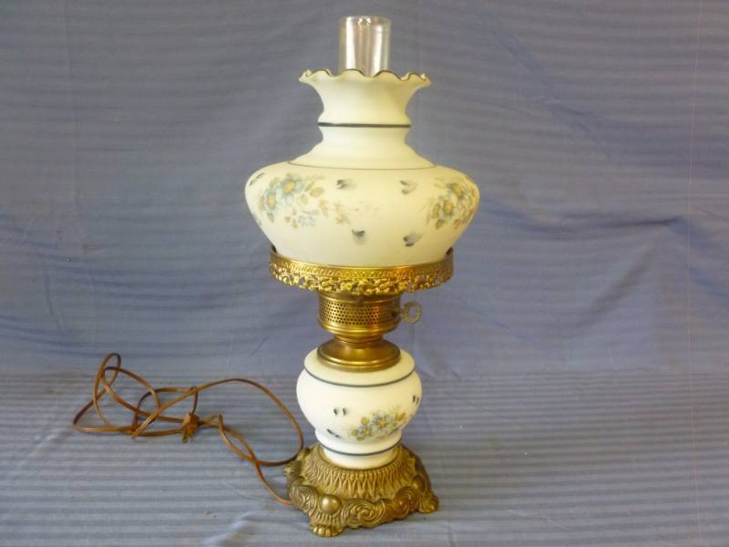 lot 80 image: Hurricane Type Lamp