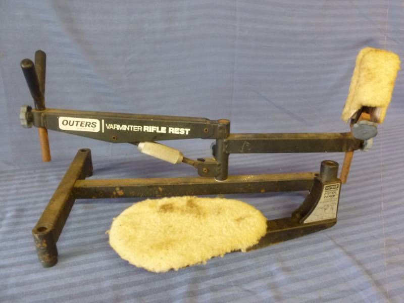 lot 82 image: Rifle Rest
