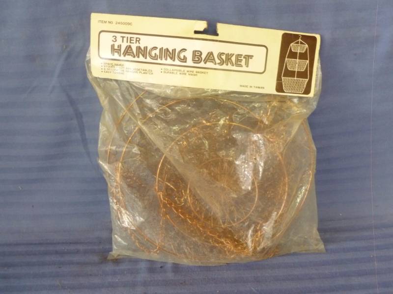 lot 91 image: Hanging Basket
