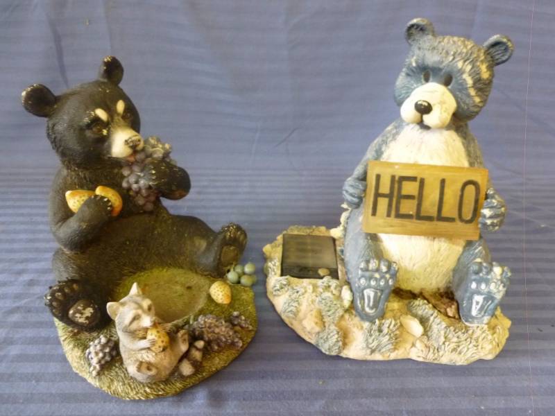 lot 107 image: Yard Decorations
