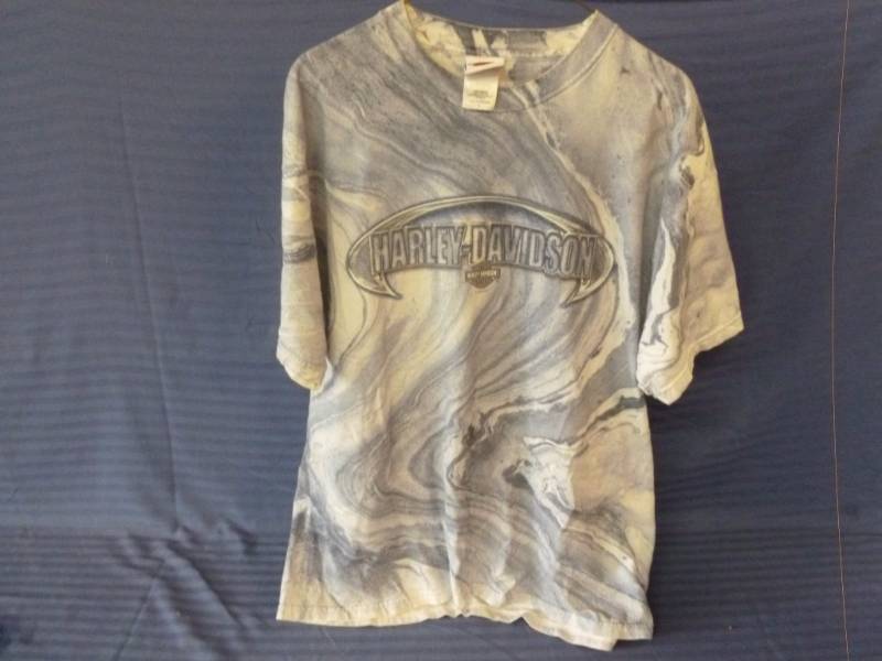lot 112 image: Harley Davidson Shirt