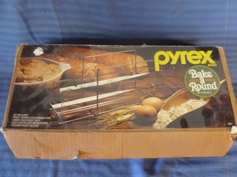 lot 115 image: Pyrex