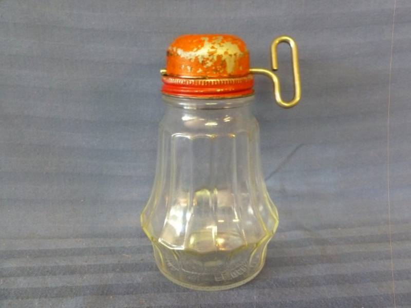 lot 117 image: Vintage Kitchen