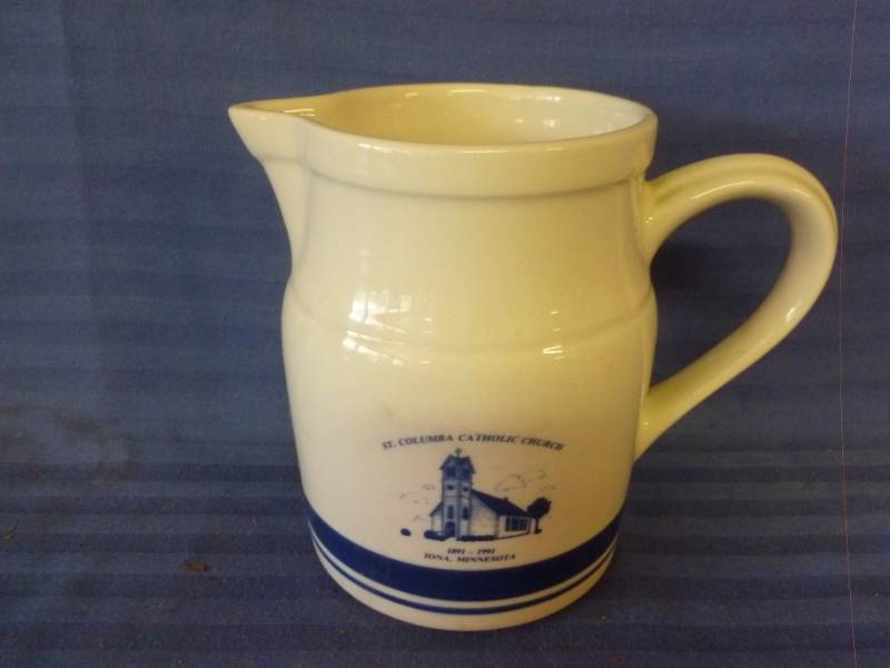 lot 121 image: Roseville Crock Pitcher