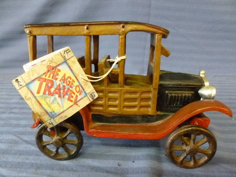 lot 132 image: Collectible Display Bus