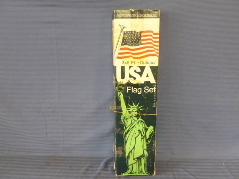 lot 138 image: Flag Set
