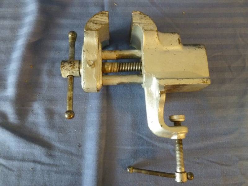 lot 141 image: Bench Vise