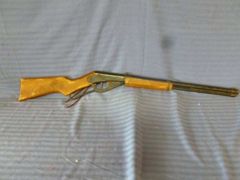 lot 166 image: Red Rider BB Gun