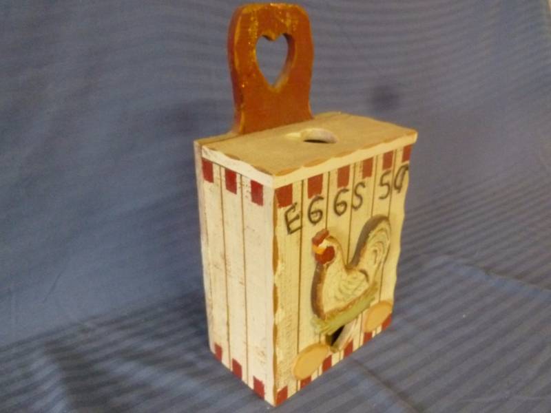 lot 169 image: Wooden Rooster Box