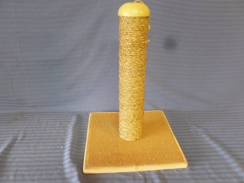 lot 170 image: Cat Tree