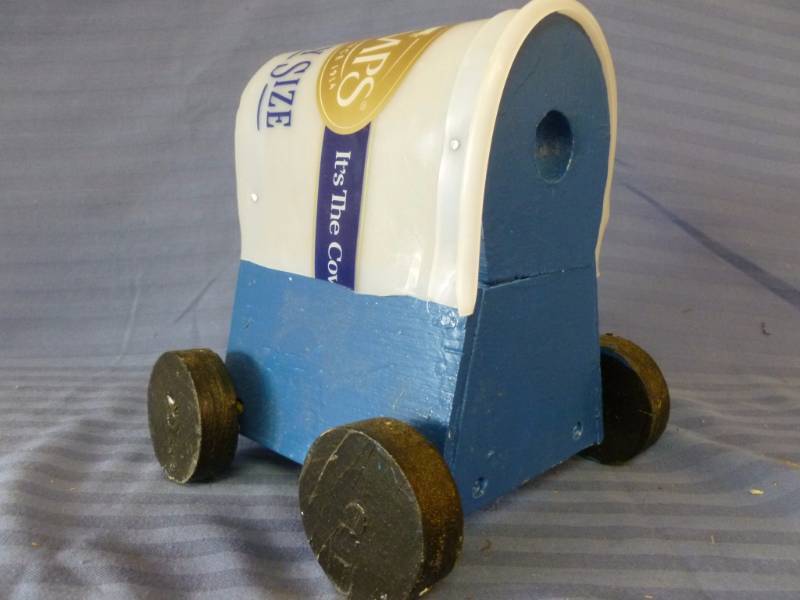lot 171 image: Bird House