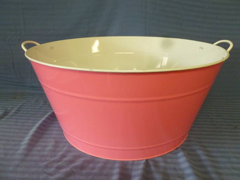 lot 172 image: Beverage Tub