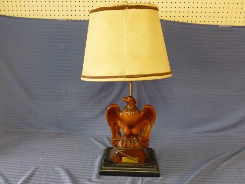 lot 181 image: Vintage Wooden Bald Eagle Lamp