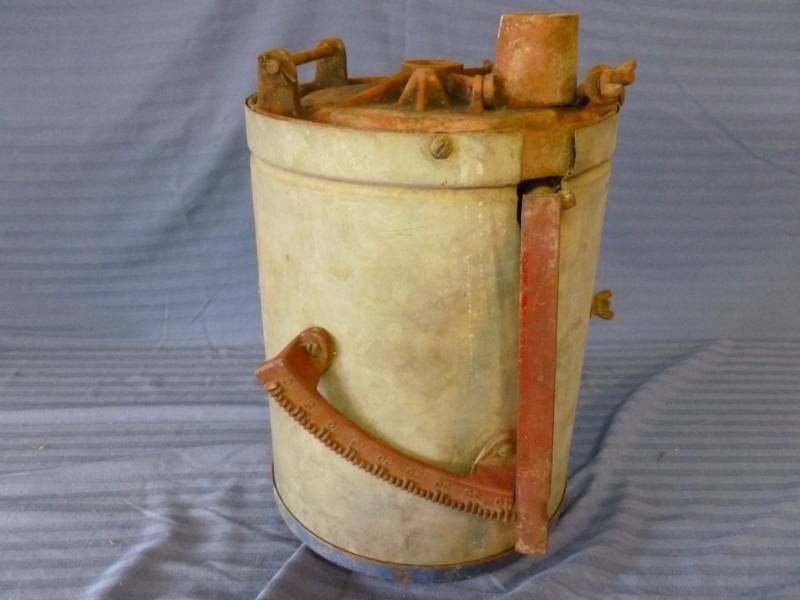 lot 187 image: Vintage International Harvester Planter Box