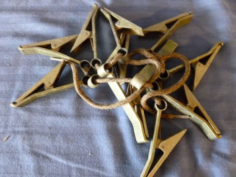 lot 191 image: Cast Aluminum Decoy Spring Pins