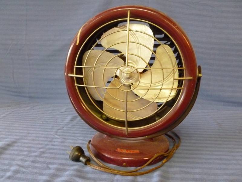 lot 208 image: Vintage Fan