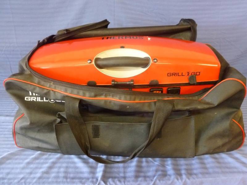 lot 3 image: Thermos Portable Grill