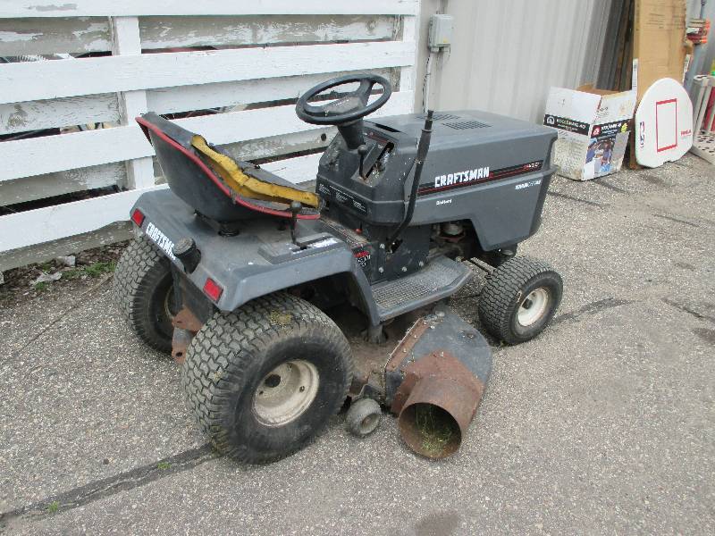 lot 9 image: Craftsman mower