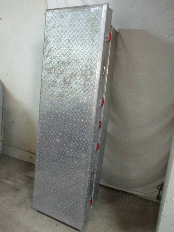 lot 10 image: Toolbox