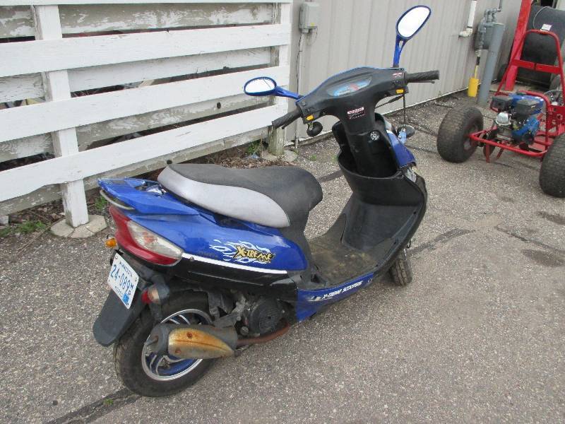 lot 1-2 image: Scooter