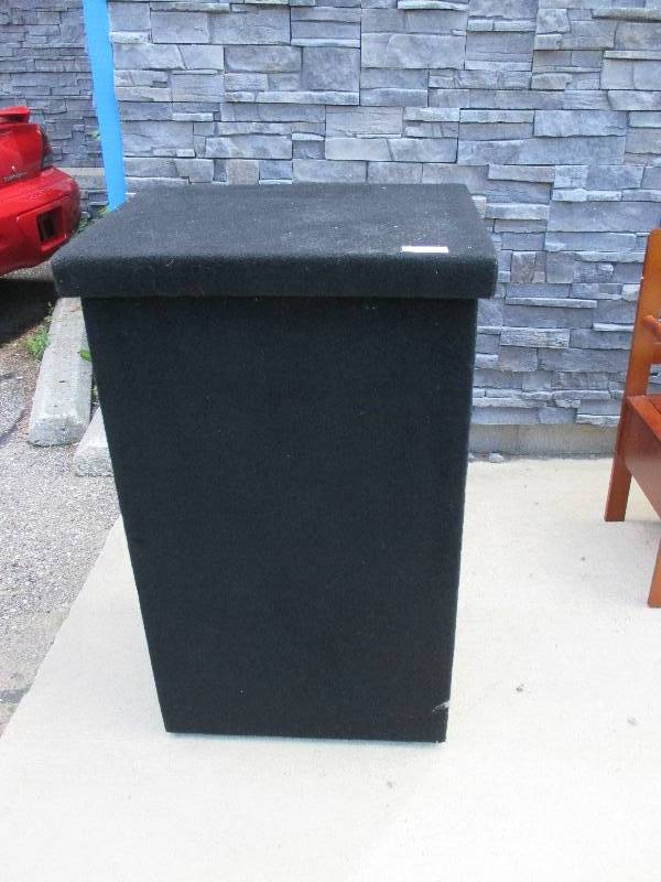 lot 38 image: Portable Podium
