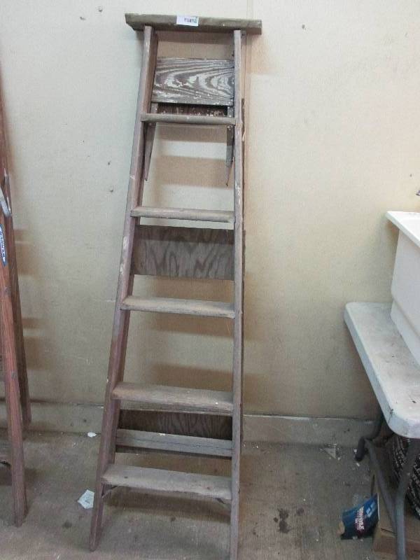lot 28 image: 6 ladder