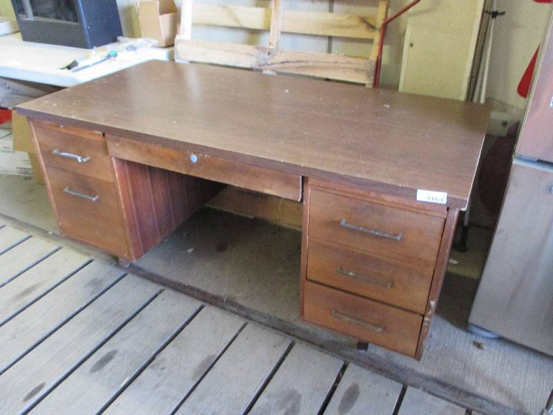 lot 40 image: Desk