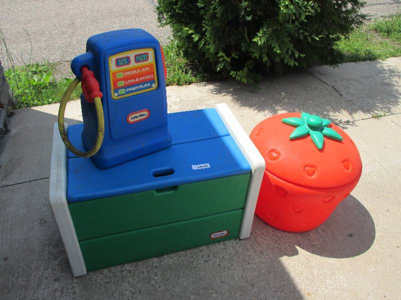 lot 50 image: outdoor toys