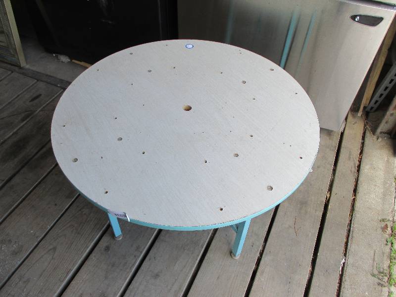 lot 51 image: Table