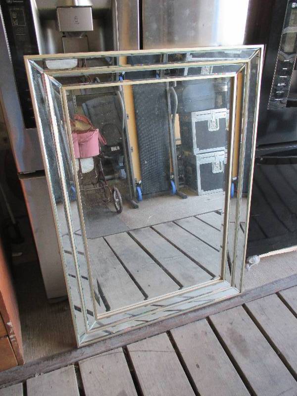lot 52 image: Mirror