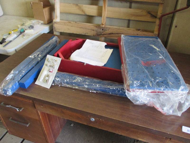 lot 53 image: Kids Work bench