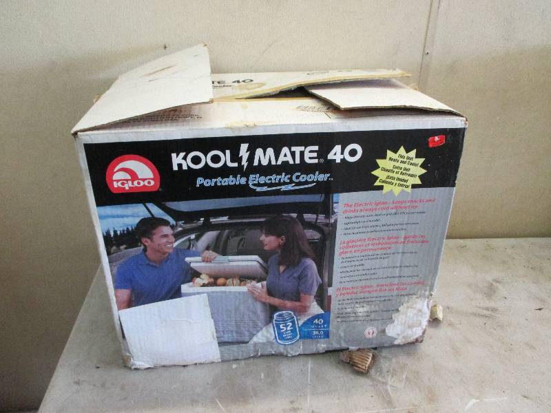 lot 55 image: Igloo cooler