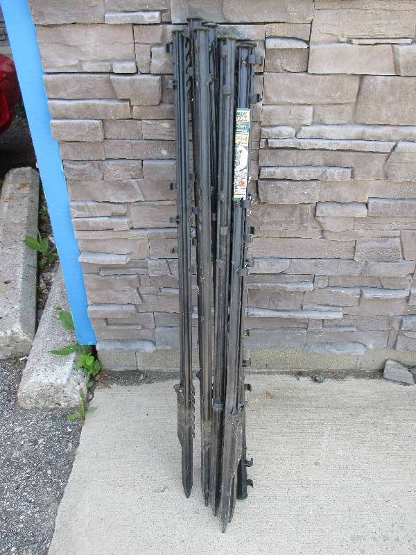lot 56 image: fence posts