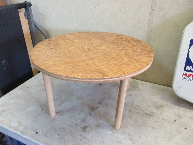 lot 66 image: table