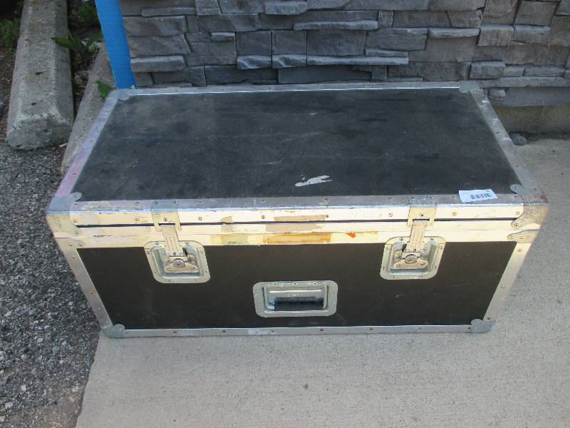 lot 80 image: case with padded interior