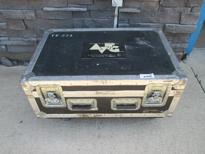 lot 81 image: case with padded interior