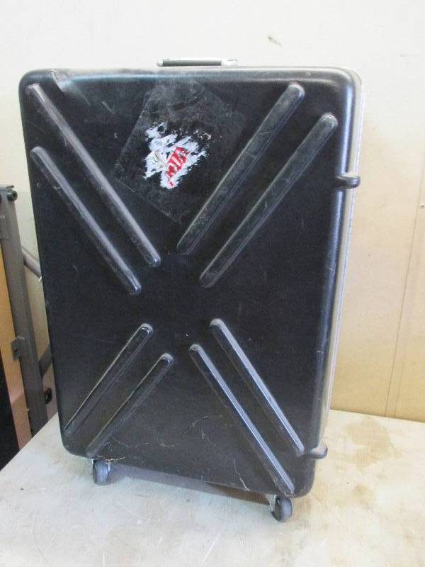 lot 83 image: case with padded interior