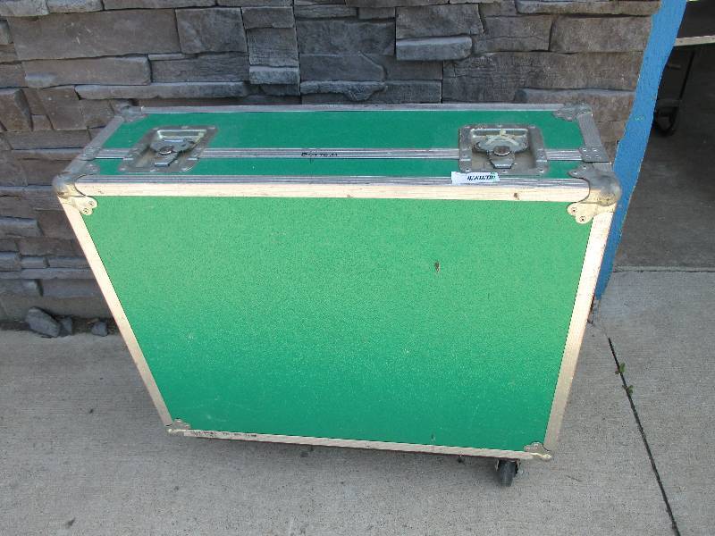 lot 85 image: case with padded interior