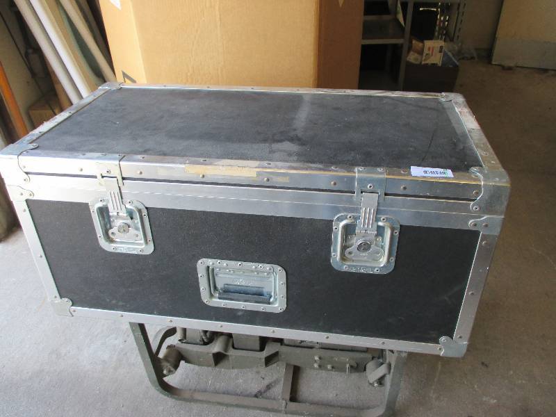 lot 86 image: case with padded interior