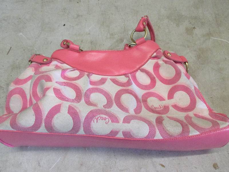 lot 95 image: Coach purse