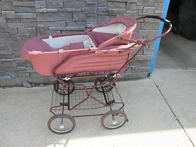 lot 93 image: Antique stroller