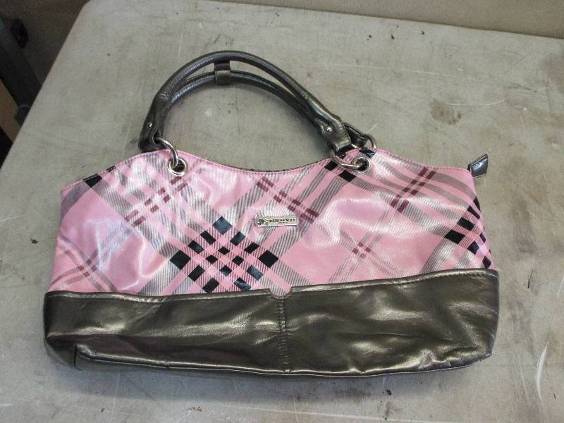 lot 94 image: Burberry purse