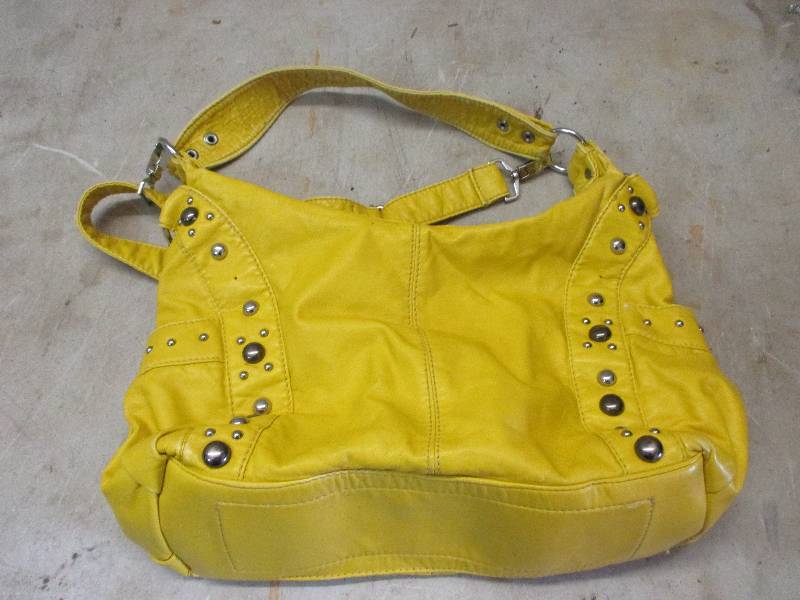 lot 96 image: London purse
