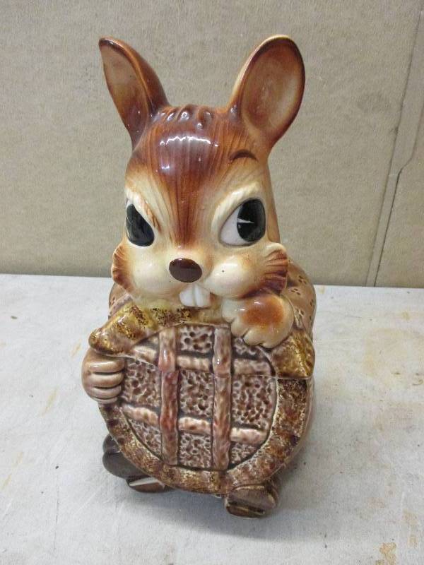 lot 111 image: Cookie jar