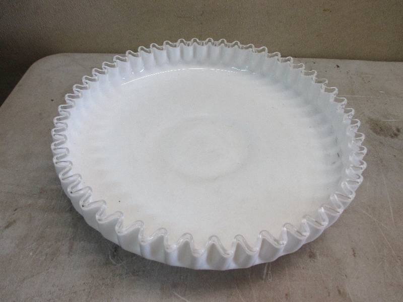 lot 112 image: Silvertrim White Platter