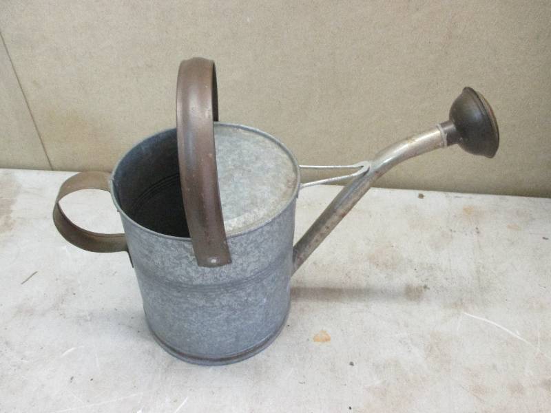 lot 114 image: Vintage watering can