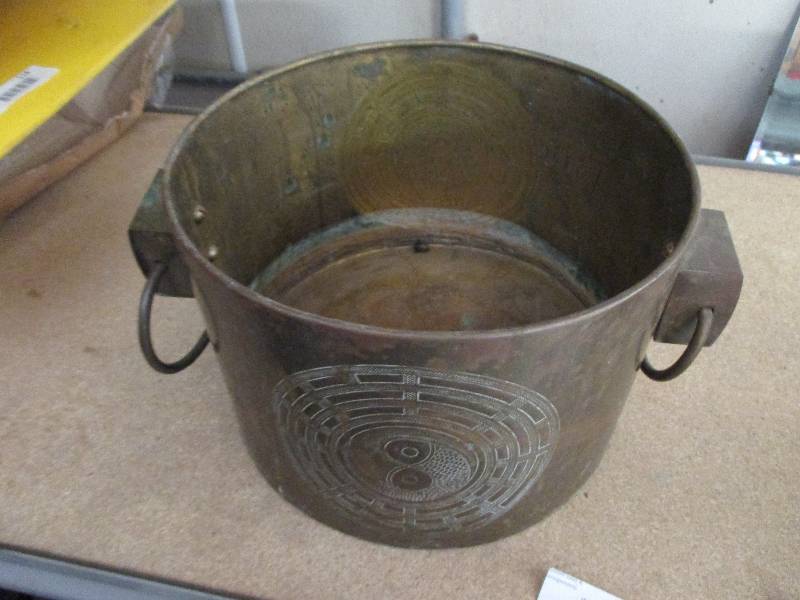 lot 117 image: Brass tin