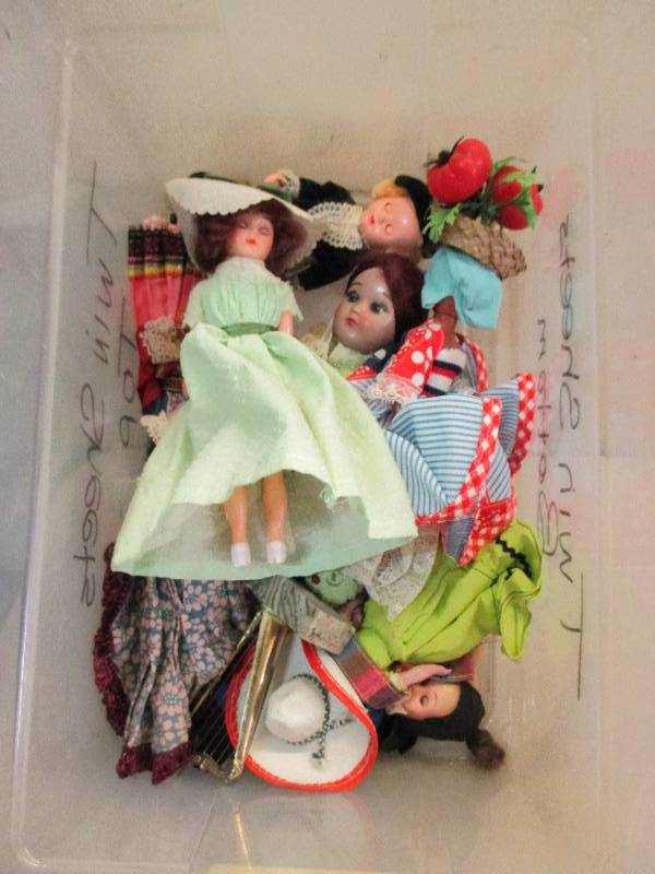 lot 124 image: dolls